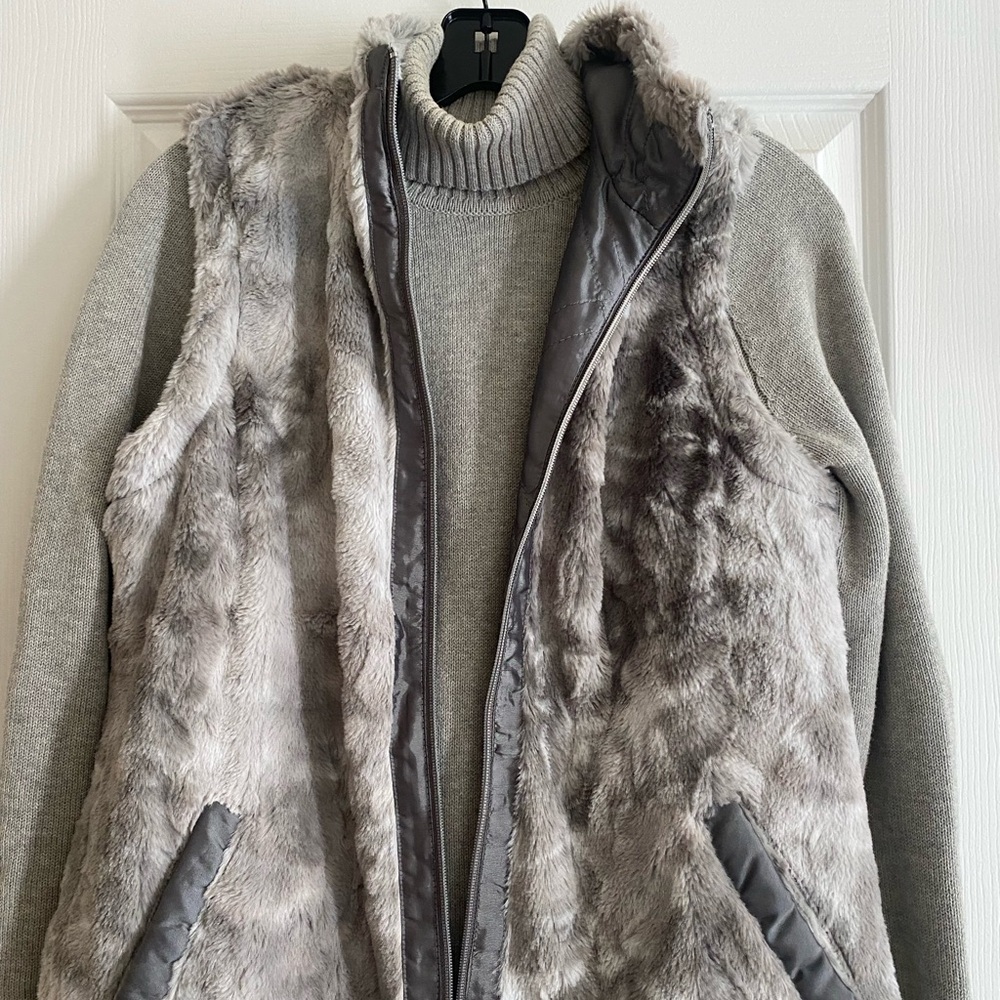 Jeanne Pierre Grey Turtleneck Sweater with Reversible Fur-Lined Vest